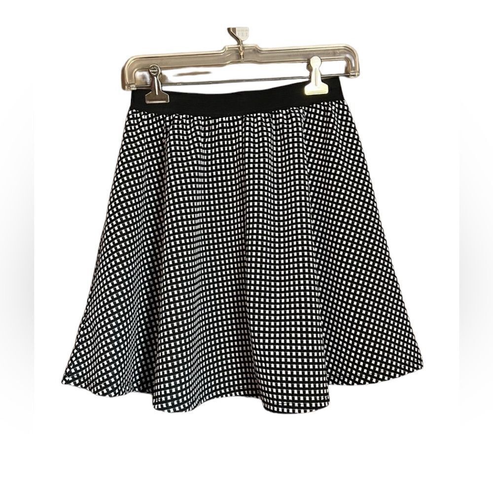 3 for‎ $30! Marilyn Monroe black and white patterned skirt